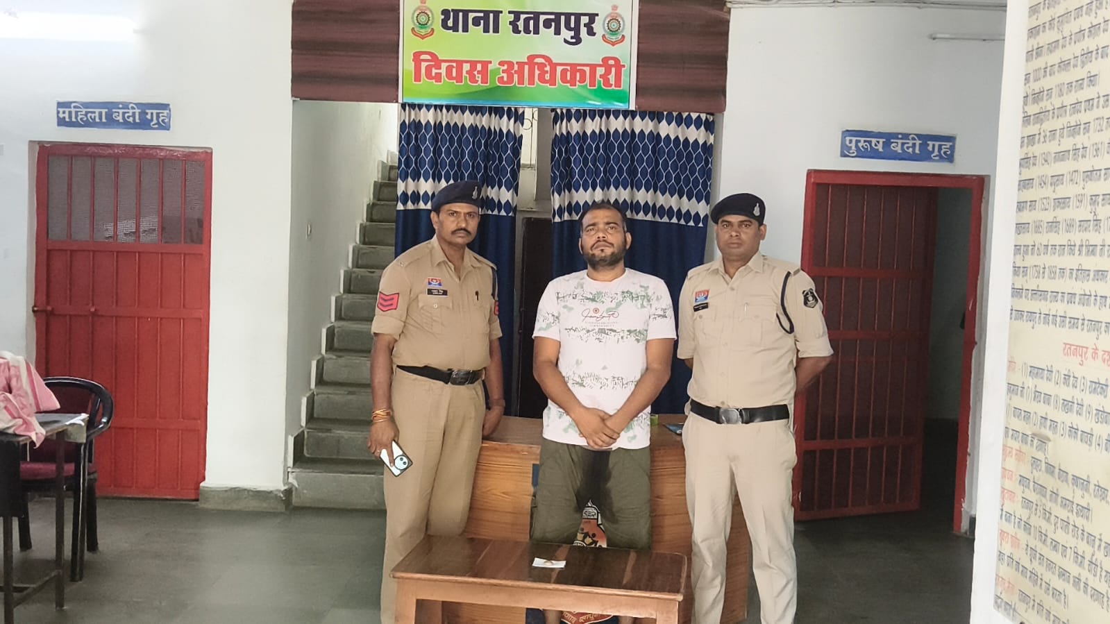 *महिला झपटमारी गैंग द्वारा चोरी किए गए  सोने के खरीददार कटघोरा स्थित सोनार को किया गया गिरफ्तार* *करीब 7 तोला सोना किया गया जप्त*